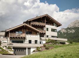 Luxury Chalet Plazola, hotel em Selva di Val Gardena