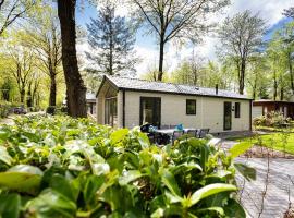 Well-kept chalet in the middle of De Veluwe, hotel a Ede