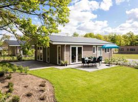 Modern chalet in Park De Veluwe, khách sạn ở Beekbergen