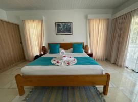 Marie-France Beach Front Apartments, hotel din La Digue