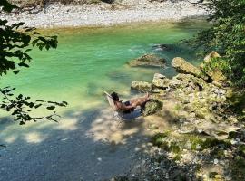 Green bunny guesthouse, хотел в Мартвили