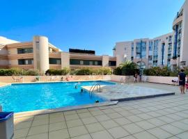 Joli appartement avec piscine, hotel a Sète