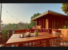 Baandindon Private Earthhouse Homestay, hotell i Mae Rim