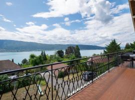 T4 avec vue imprenable sur le lac d'Annecy, hotel u gradu 'Veyrier-du-Lac'