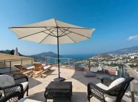 Central Triplex Villa with Pool & Partial Sea View