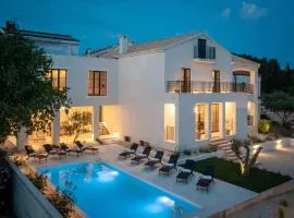 Villa Medici - Amazing 5-bedroom home with private pool, wellness and gameroom