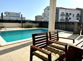 Apartment with pool Mukalba