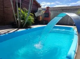 Casa com Piscina Tv e Wi-fi, pertinho do Mar