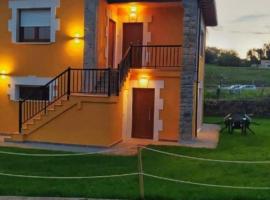 APARTAMENTOS EL ROJU, căn hộ ở Santillana del Mar