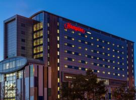 Hampton by Hilton Liverpool John Lennon Airport, מלון בספיק