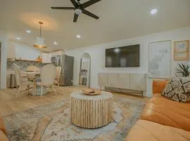 East Downtown Desert Chic Casita-Hot Tub-Pet Friendly-No Pet Fees!