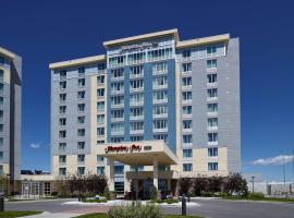 Hampton Inn by Hilton Calgary Airport North, хотел в Калгари