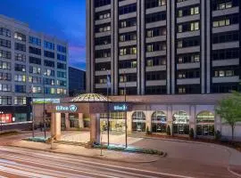 Hilton Indianapolis Hotel & Suites