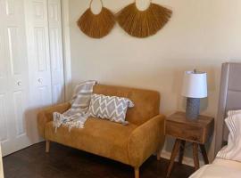 Boho Hideway!, hotel en New Albany