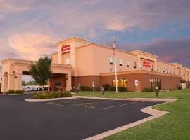 Hampton Inn & Suites Moline-Quad City Int'l Aprt, hotel na may pool sa Moline