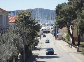 Apartments A&A, hotel di Biograd na Moru