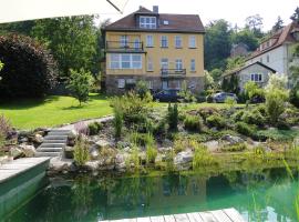 Pension Villa am Burgberg, hotell sihtkohas Waltershausen