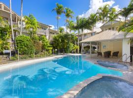 Noosa Outrigger Beach Resort, hotel di Noosaville