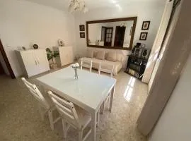 Apartamento Familiar En Barrio Reina Victoria