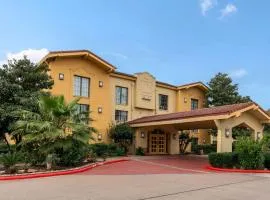 Super 8 by Wyndham The Woodlands North