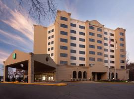 Embassy Suites by Hilton Raleigh Crabtree, hotel di Raleigh