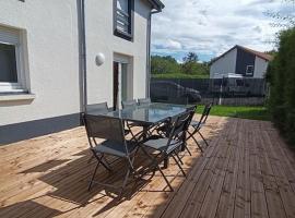 Maison de ville avec terrasse, hotel in Épinal