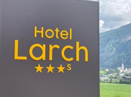 Hotel Larch, hotelli kohteessa Campo di Trens