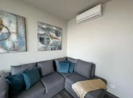 Panoramic view apt with A/C near SJO Airport & Stadium, Cosmopolitan Tower