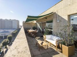 Ocean Front 4-bed Luxury w/ Terrace & Parking – hotel w mieście Matosinhos