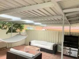 Cottage 3mn walk CBD/Marina. Wifi,AC, pet-friendly