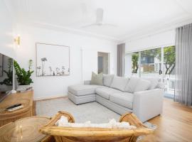 Blissful Merewether Beach Cottage - A Coastal Gem, hotel en Newcastle