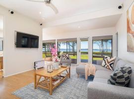 'Swan Cottage' Port Stephens Waterfront Solace, hotel en Newcastle