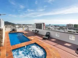 Coastal Chic in Heart of Cairns with Rooftop Pool