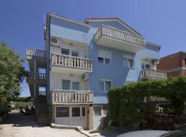 Apartments Crnjac, hotel v Rogoznici