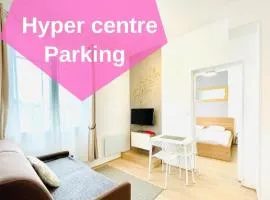 F2 Golden Lounge, Hyper Centre, Parking