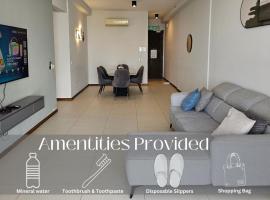 Family Seaview Suite with 3 Rooms by The Only Bnb, מלון בTanjong Tokong