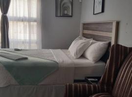 Serene Cottage: Francistown şehrinde bir otel