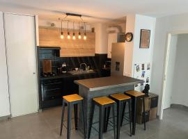 Agréable Loft aux portes de bordeaux, hotel sa Artigues-près-Bordeaux