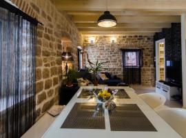 Apartment Capo Family & Capo Studio -Old Town-Parking, hotel in Trogir