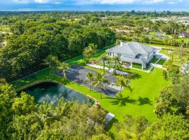 7 Bedroom Villa with Basketball Court, Lake, Movie Theater in Davie!, hôtel à Davie