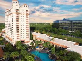 DoubleTree by Hilton Hotel Orlando at SeaWorld, hotelli, jossa on porealtaita Orlandossa