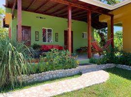 Green Queendom Farm and Lodging, hostel v destinácii Oracabessa