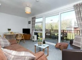 Pass the Keys Comfortable 2 Bed Riverside Chalet near Snowdonia