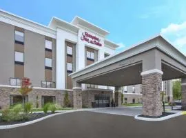 Hampton Inn & Suites Oakwood Village-Cleveland