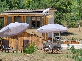 Petit studio dans la prairie, country house sa Saint-Auban