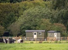 Shepherds Huts Tansy & Ethel in rural Sussex