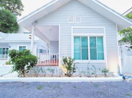 Baan Casita With Private Seaside Cottage, hotel em Hua Hin