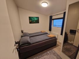 Northern living 2 room with shared bathroom, cheap hotel in Tromsø