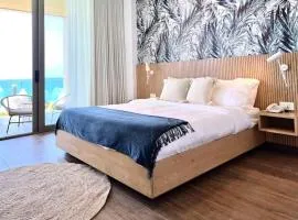 Indigo Jungle Beachfront Exotic Room in Batroun