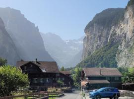 Staubbach View - Traditional Chalet Apartment, hotel din Lauterbrunnen